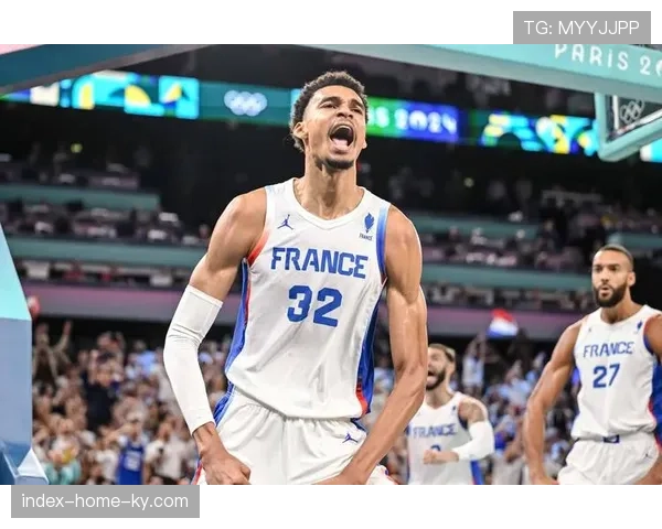 文班亚马场均3.1盖帽连续三年加冕 篮板率34%内线称霸